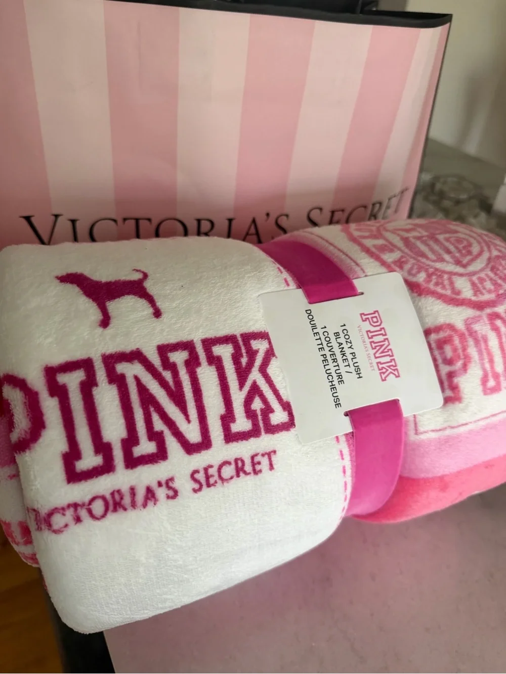 Victoria's Secret PINK CAMPUS Plush Pink & White Logo Throw Blanket NEW NWT